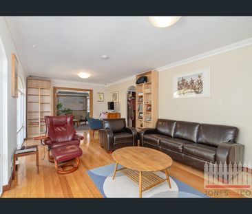 Coastal Living at Its Best – 15 Caley Place, Two Rocks - Photo 2