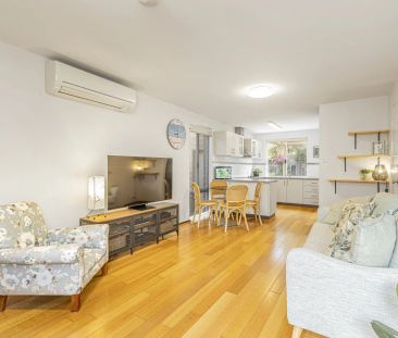 Charming Townhouse in Prime Como Beach Location! - Photo 1