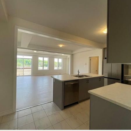 For Lease - 47 Kenneth Rogers Crescent, East Gwillimbury, Ontario - Photo 3