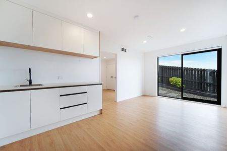 Designer 5 Bedroom Home Hillsborough - Photo 4