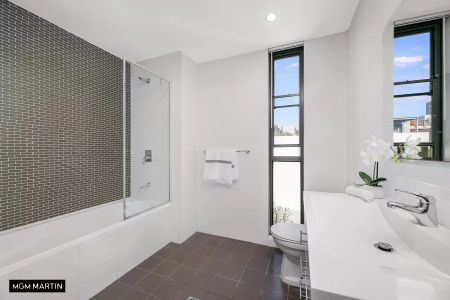 MGM MARTIN – AIR CONDITIONED MODERN THREE BEDROOM APARTMENT WITH STUDY - Photo 4