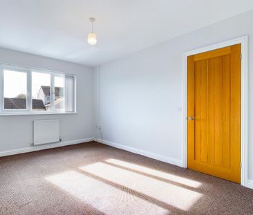 3 bedroom semi-detached house to rent - Photo 2