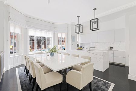 A super smart duplex situated on the ground and lower ground floors (with direct lift access) of this beautiful red-brick period building typical of this area of Knightsbridge. EPC rating: C - Photo 5