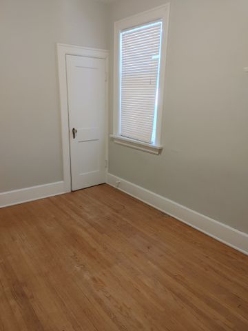 1326 ATHOL 2 BEDROOMS - Photo 4