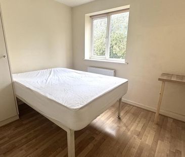 House share to rent - Photo 3