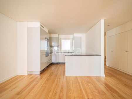 1 room luxury Apartment for rent in Calcada do Combro (Santa Catarina), Misericórdia, Lisbon - Photo 2