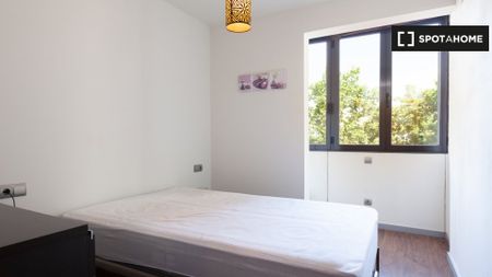 barcelona, Catalonia 08018 - Photo 3