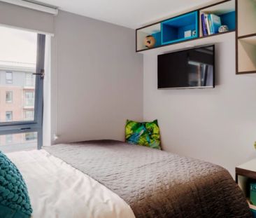 Bright studio close to Headingley Campus - Photo 1