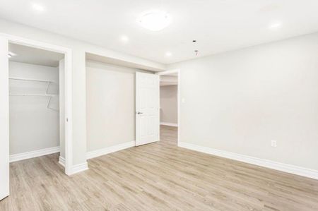 For Lease - 689 Ambroise Crescent, Milton, Ontario - Photo 4