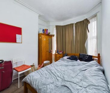 4 bedroom terraced house to rent - Photo 3