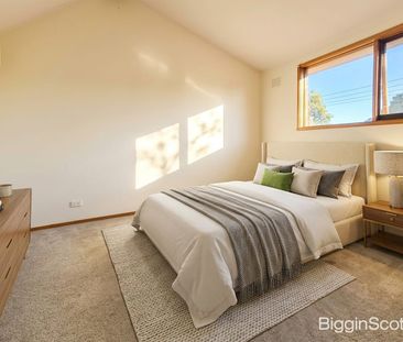 Family-Friendly Living Near Jells Park and Shopping Centres - Photo 5