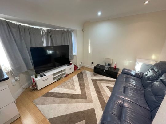 2 Bed Flat, Roxeth Green Avenue, HA2 - Photo 1