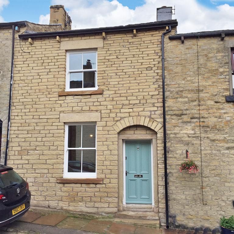 2 bedroom terraced house to rent - Photo 1