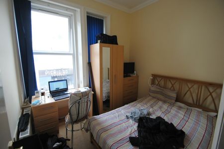 2 Bedroom Student Flat in Lansdowne - Photo 2