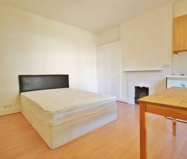 Room To Let - Photo 2