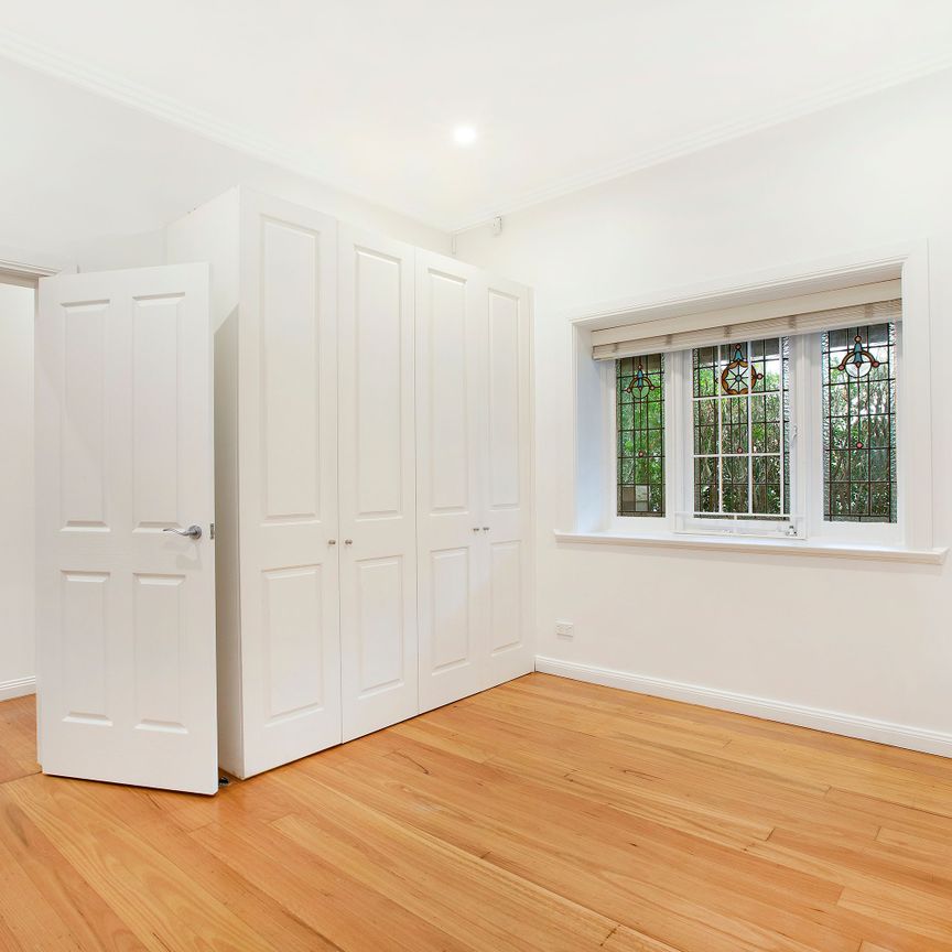 Stylishly Updated Bondi Home in a Premier Lifestyle Pocket - Photo 1