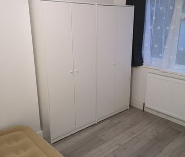 Room in a Shared House, Norbury Avenue, CR7 - Photo 1