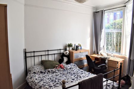 3 bedroom end of terrace house to rent - Photo 3