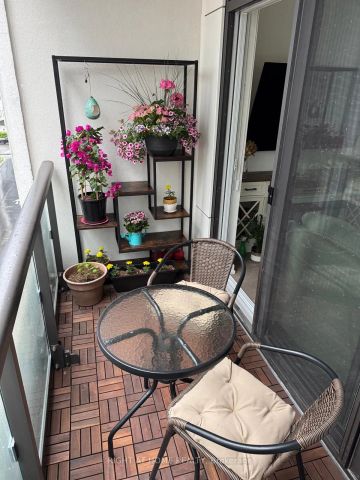 8 Beverley Glen #D433 - Photo 3