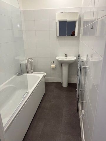 Studio Flat, Fellows Road, NW3 - Photo 3