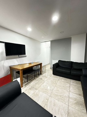 9 bedroom semi-detached house to rent - Photo 1