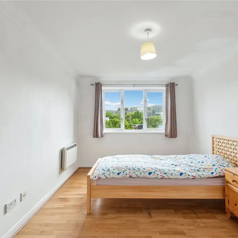 2 bedroom flat in Sopwith Way - Photo 1