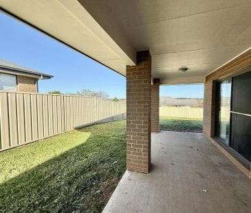 Spacious 4-Bedroom Family Home - Photo 1