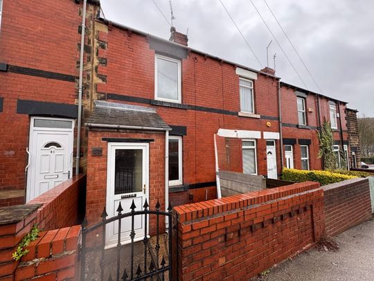 Park Road, Worsbrough - Photo 1