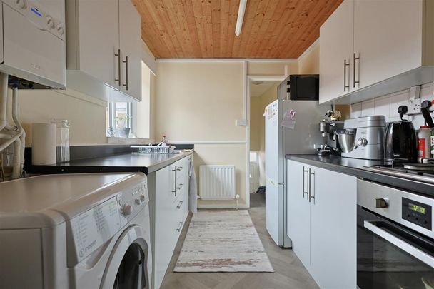 3 bedroom Flat to rent in Beaconsfield Street, Arthurs Hill, Newcastle upon Tyne - Photo 1