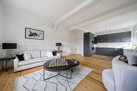 Oakley Gardens, Redhill, RH1 - Photo 2