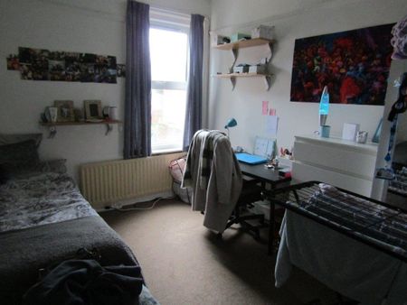 5 bedroom semi-detached house to rent - Photo 3