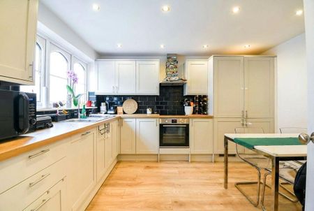 4 bedroom semi-detached house to rent - Photo 3