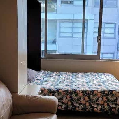 Fully furnished city fringe studio - Photo 1