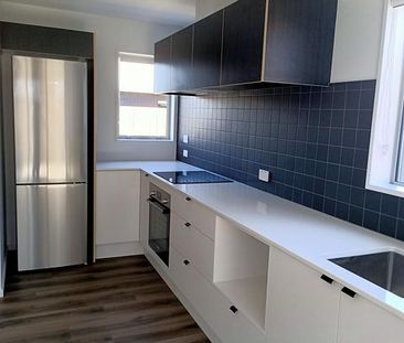 Near new townhouse close to CBD, 2 carparks - Photo 6