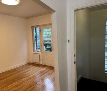 À une minute du metro Fabre (ligne bleue) grand 5 1/2 haut de duplex - Photo 3
