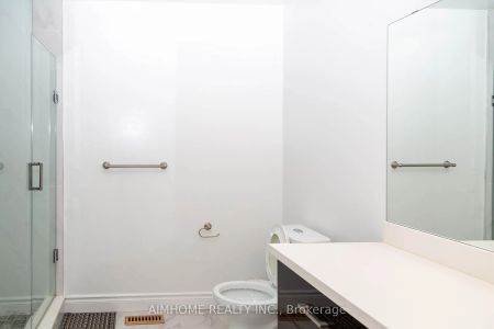 Detached Home For Lease | N9255063 - Photo 4