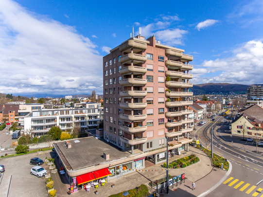 Helle Wohnung im Zentrum von Reinach - Photo 1