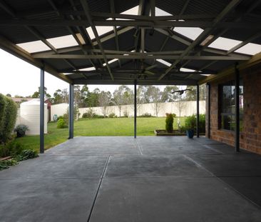 14 Patricia Court, Invermay Park, Vic 3350 - Photo 4