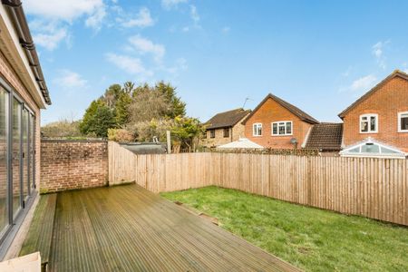 Semi-detached House to rent - Wye Road, Sevenoaks, TN15 - Photo 4