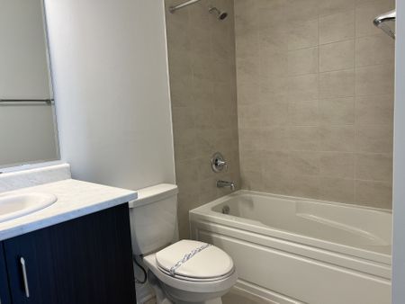 For Lease - 95 Dundas Street Unit# 204, Oakville, Ontario - Photo 4