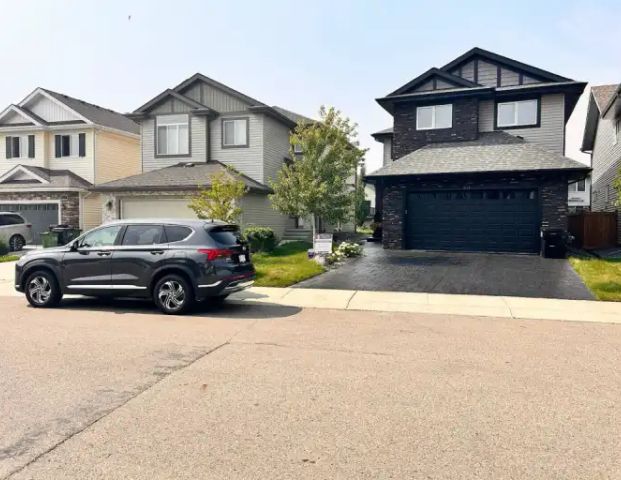 Luxurious Brand New Fully furnished 1200 sq ft. 3 bed Legal Suite. | Edmonton - Photo 1