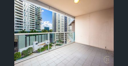 Modern Apartment in the Heart of Chatswood ** Available 02/12/25 ** - Photo 2
