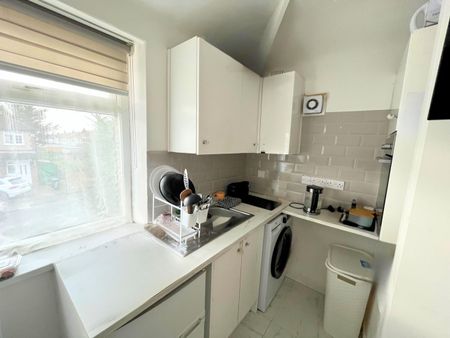 1 Bed Flat, Wood End Close, UB5 - Photo 4