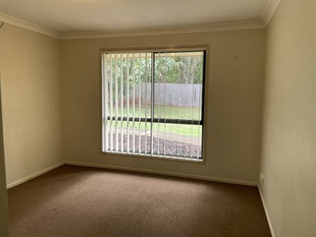 Lovely 2 bedroom brick unit - No Pets - Photo 3