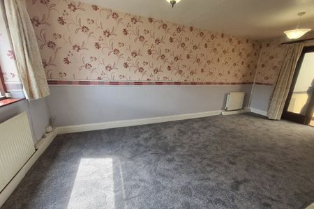 Fairleigh Crescent - Photo 2