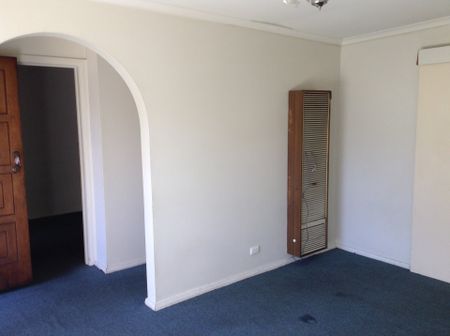 CENTRAL OAKLEIGH LIVING – LOW MAINTENANCE VILLA - Photo 3