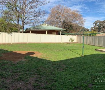 Four Bedroom Family Home - Quiet & Peaceful Area - Photo 3