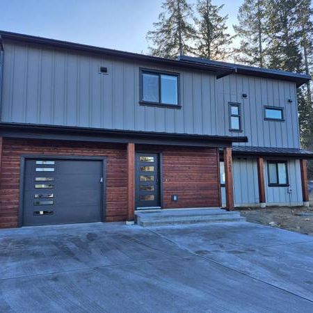 Brand New 3-Bedroom Upper Suite with Forest Views – Available Feb 1, 2 - Photo 3