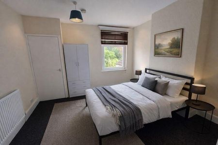 1 bedroom in a house share to rent - Photo 4