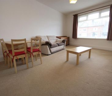 1 Bedroom Apartment - Above Shop To Let - Photo 3
